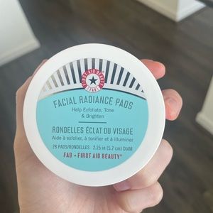 First Aid Beauty Radiance Facial Pads